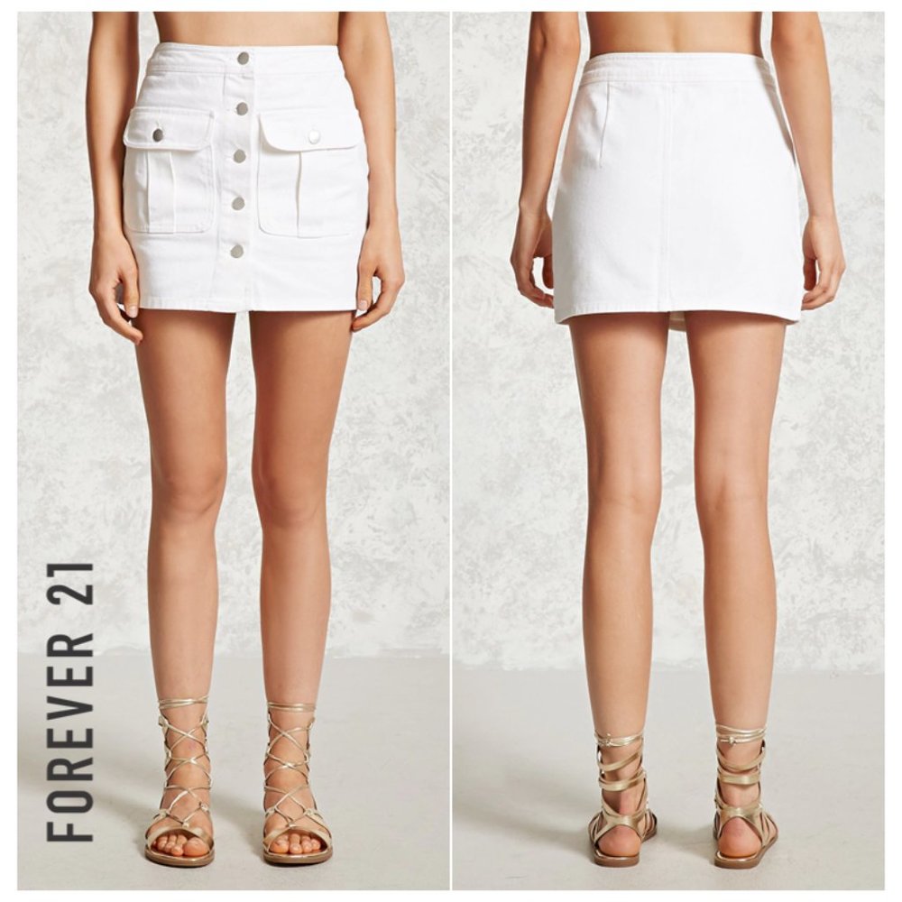 FOREVER 21 Cargo Denim/Jean Skirt with pockets!  - White, Size M